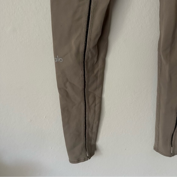 ALO Yoga ~ Limited Edition Stitching Leggings in Tan XS - Picture 7 of 10